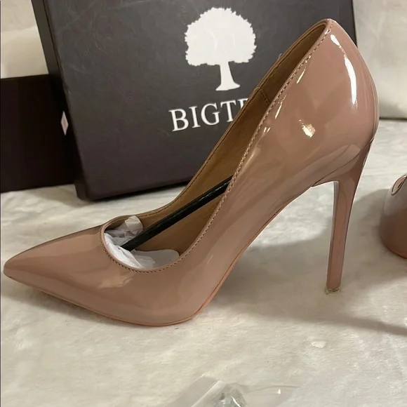 NWOT Blush Stiletto Heels with Glossy Finish and Pointed Toe - Picture 4 of 8